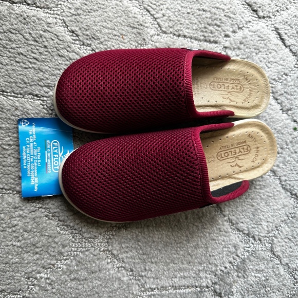 Beautiful Flyflot anti shock made in Italy slip on Burgundy clog size 35 EU 5 US - Picture 1 of 12